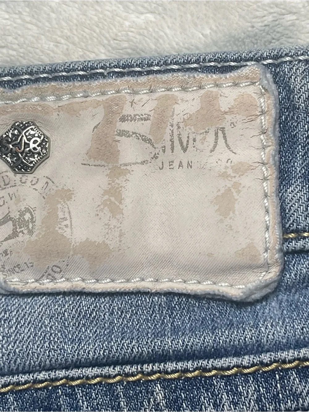 Silver Suki Women’s Denim Shorts Size 31/32 Blue Cuffed Stretch Low Rise Y2K - Picture 7 of 10